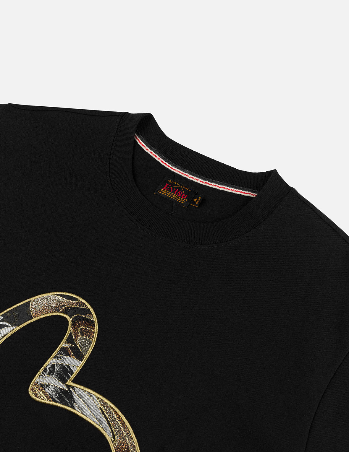 EVISU カモメブロケードアップリケレギュラーフィットTシャツ　ブラック ブロケードカモメアップリケ レギュラーフィット Tシャツ – EVISU