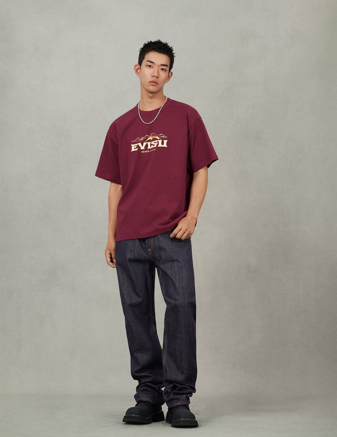 ロゴと鶴舞う大黒プリント リラックスフィット Tシャツ