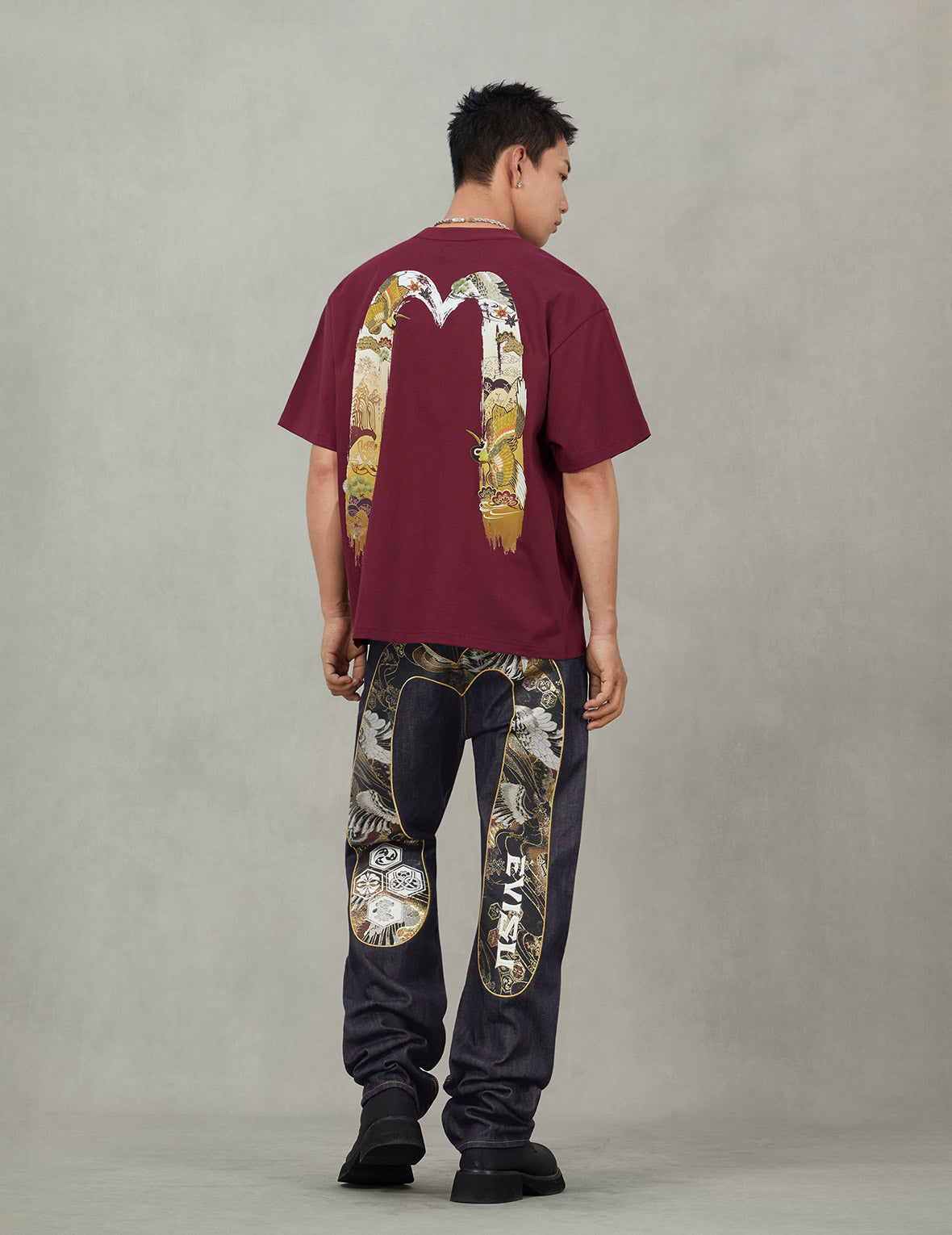 ロゴと鶴舞う大黒プリント リラックスフィット Tシャツ