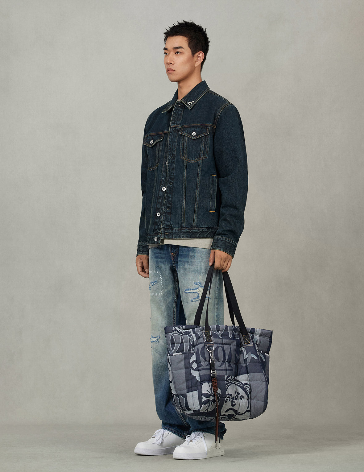 オールオーバーロゴジャカードプリント デニムトートバッグ