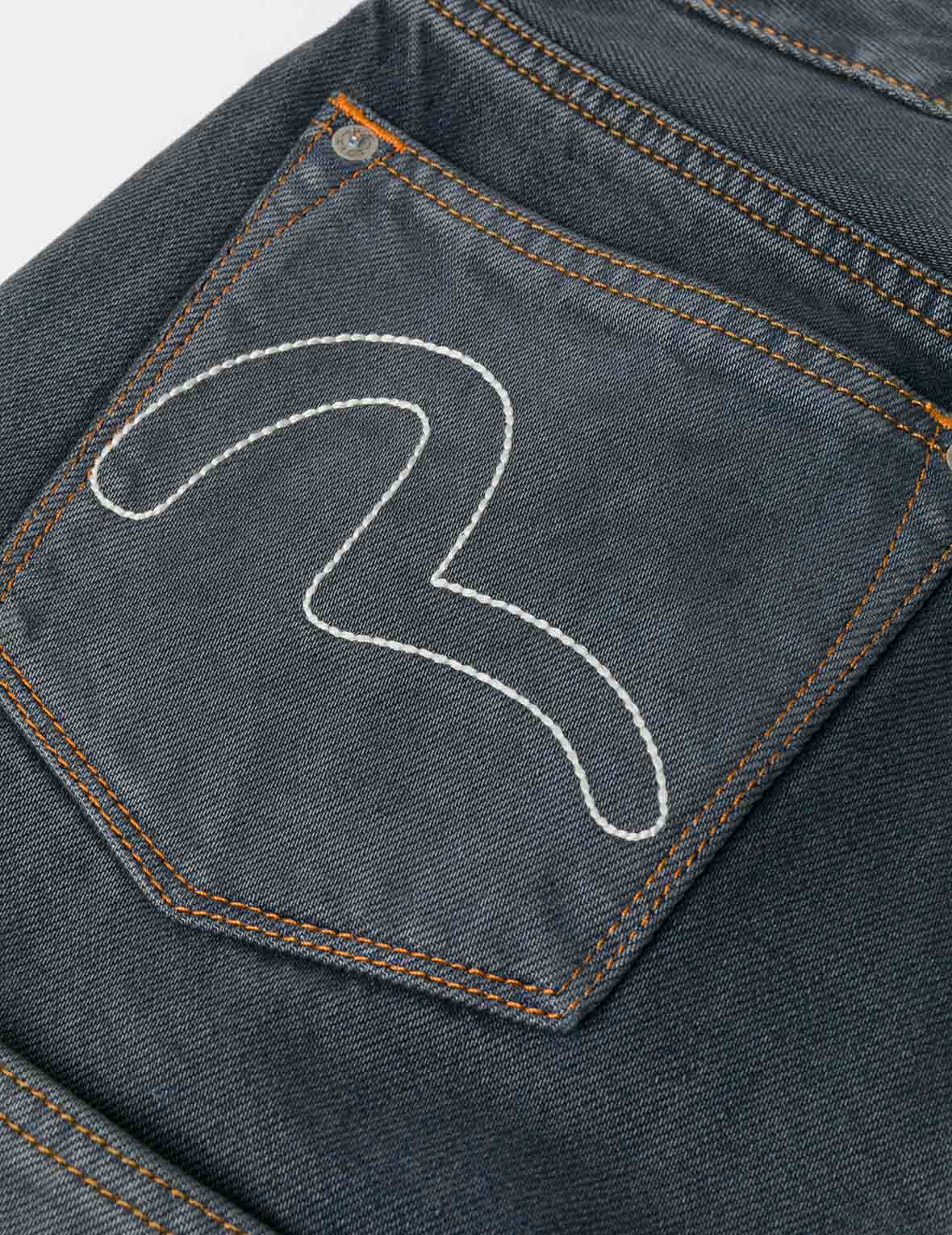 マルチポケットとマルチロゴ刺繍 クロップドジーンズ