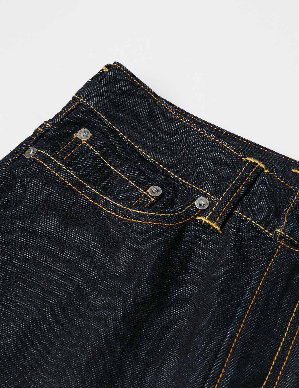 カモメ刺繍とメタルスタッズ リラックスフィット ジーンズ