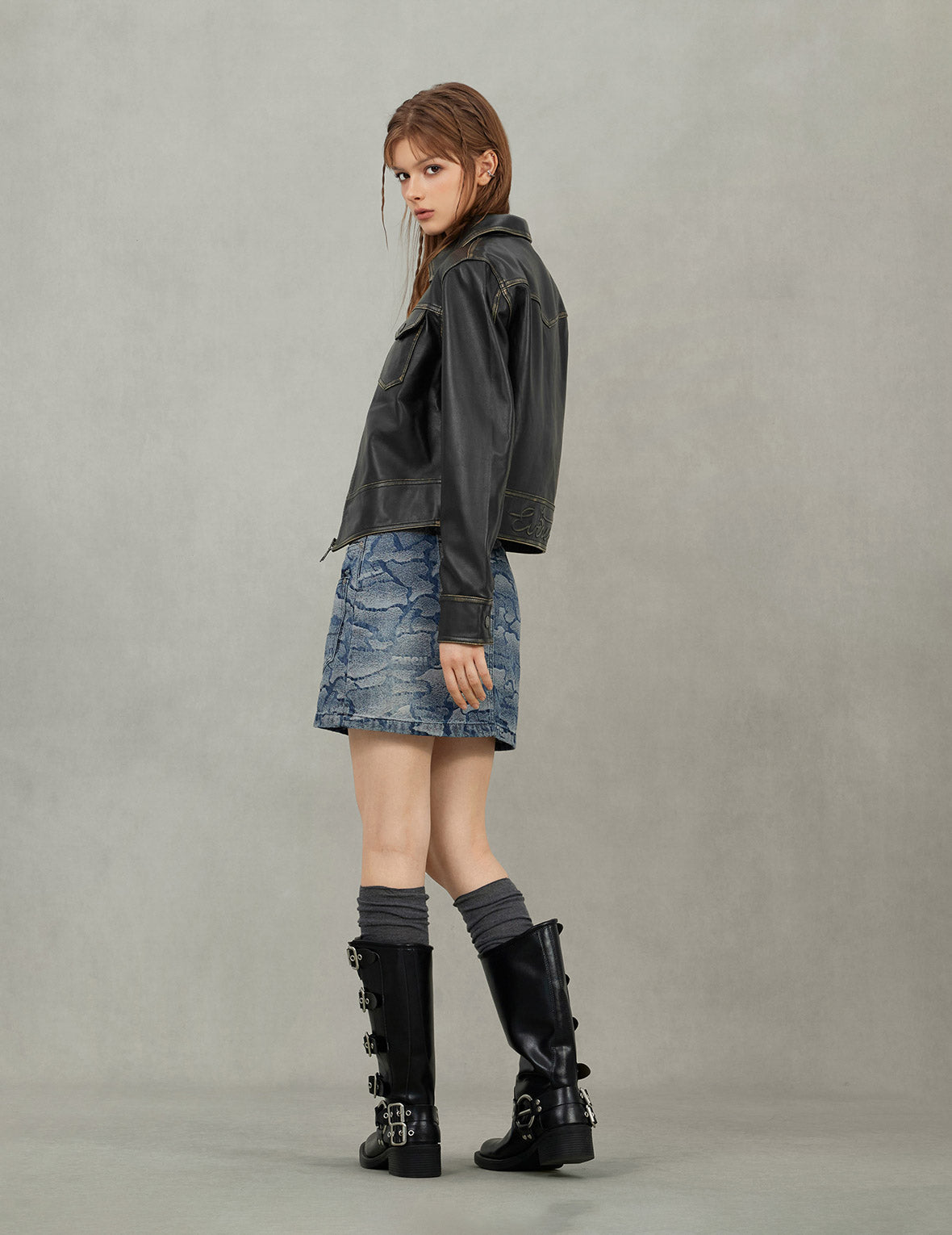 ロゴエンボス クロップドレザージャケット – EVISU