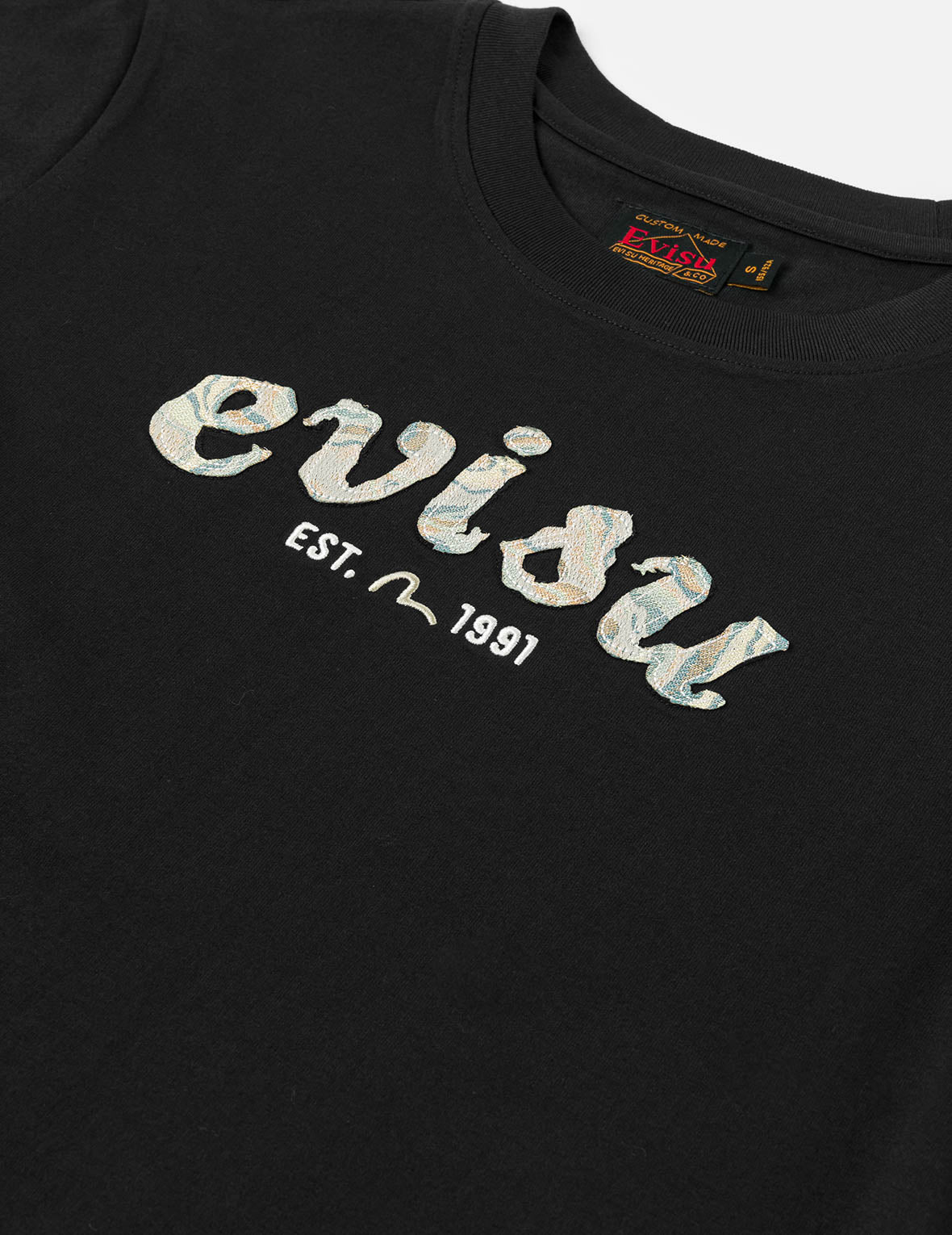 ブロケードロゴアップリケ レギュラーフィット Tシャツ