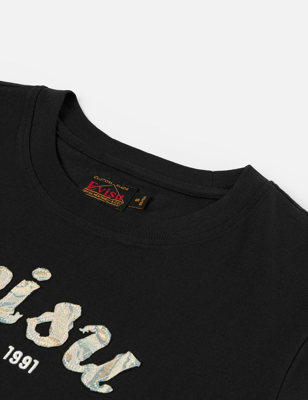 ブロケードロゴアップリケ レギュラーフィット Tシャツ