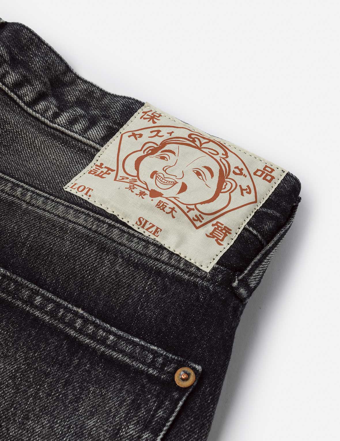 ウォッシュドカモメプリント レギュラーフィット ジーンズ – EVISU