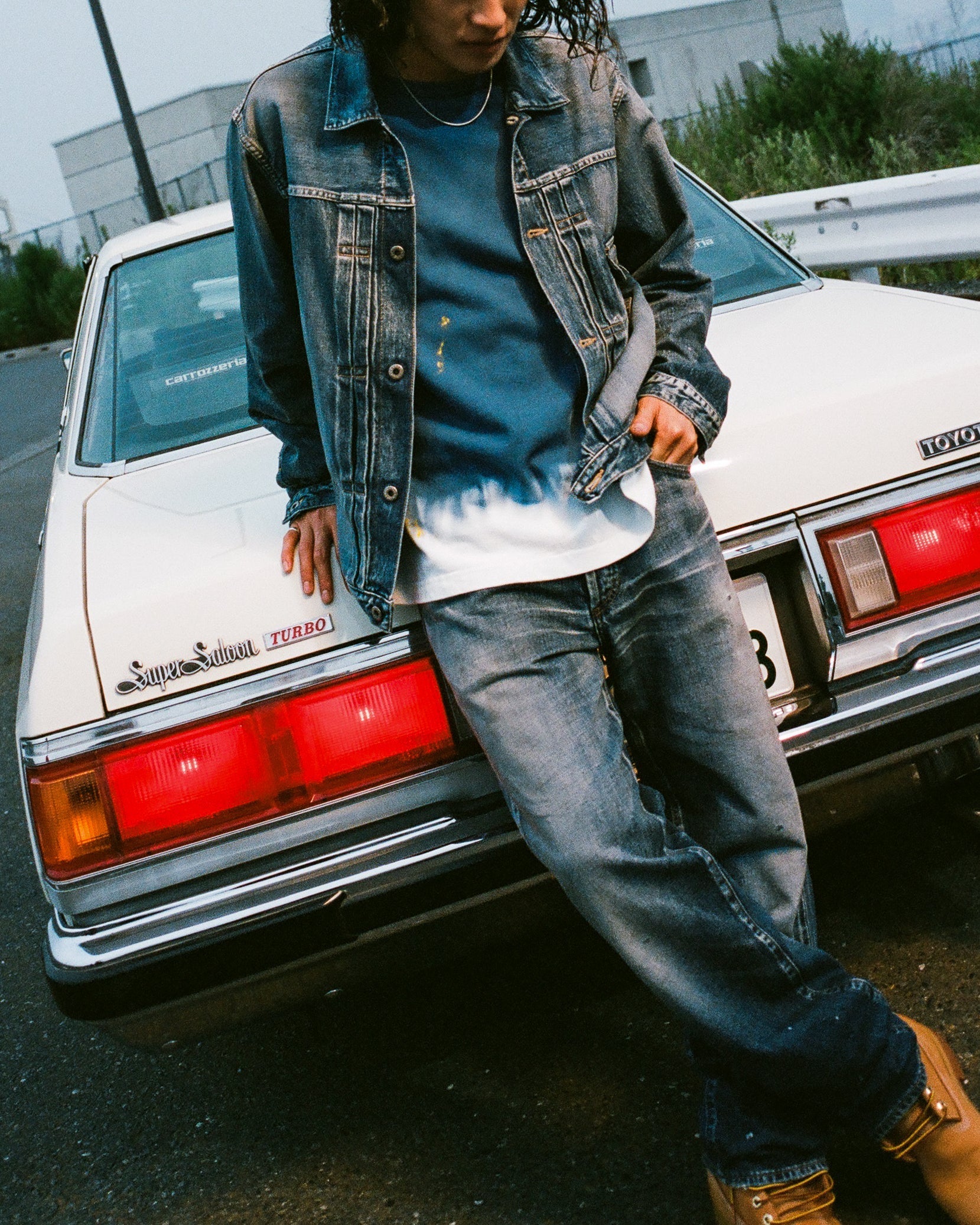 ウォッシュドカモメプリント レギュラーフィット ジーンズ – EVISU