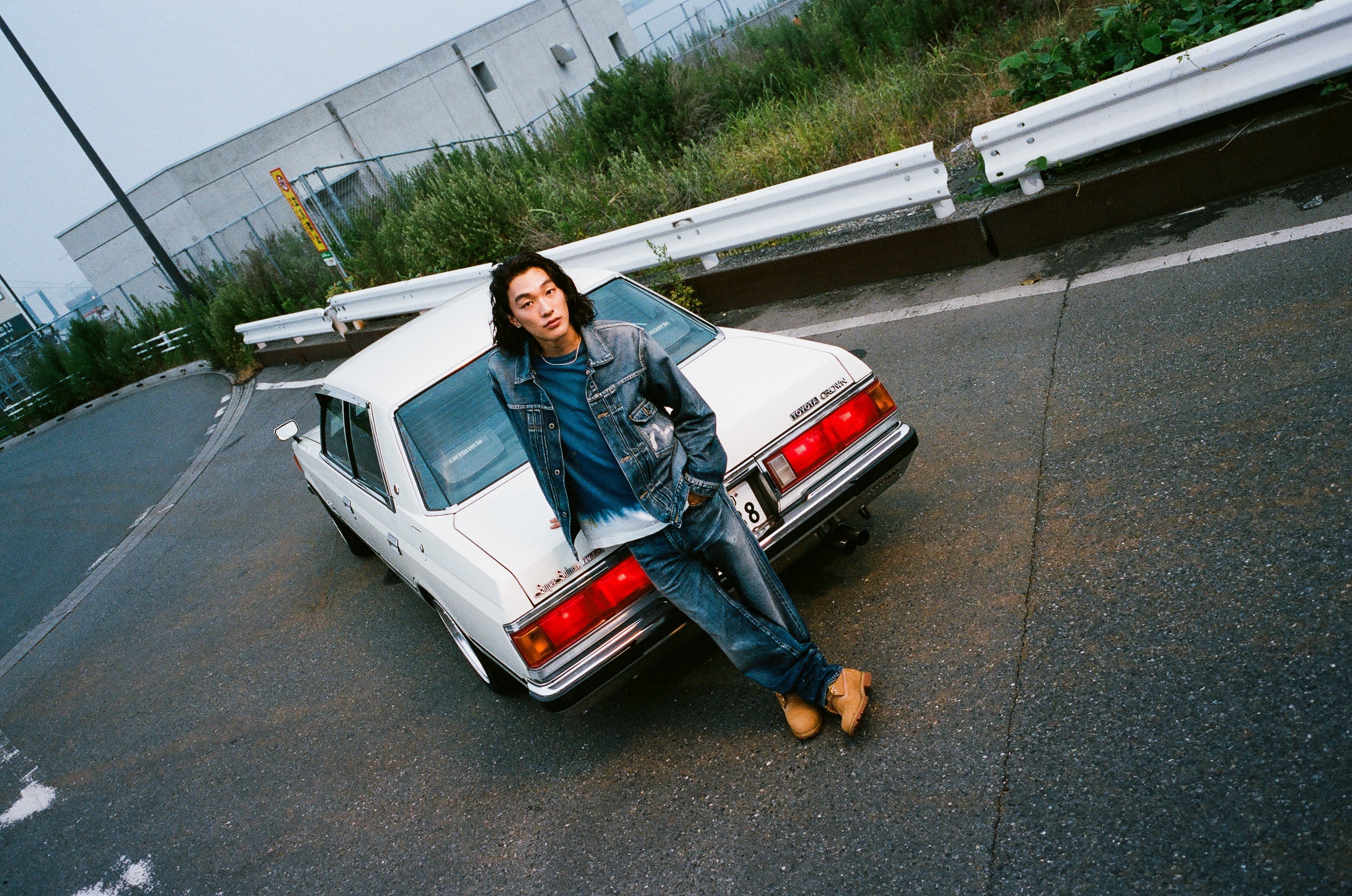 ウォッシュドカモメプリント レギュラーフィット ジーンズ – EVISU