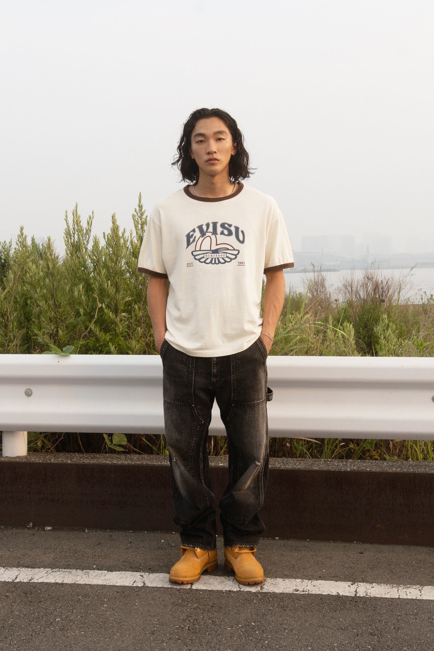 ウォッシュドカモメとロゴプリント レギュラーフィット リンガーTシャツ