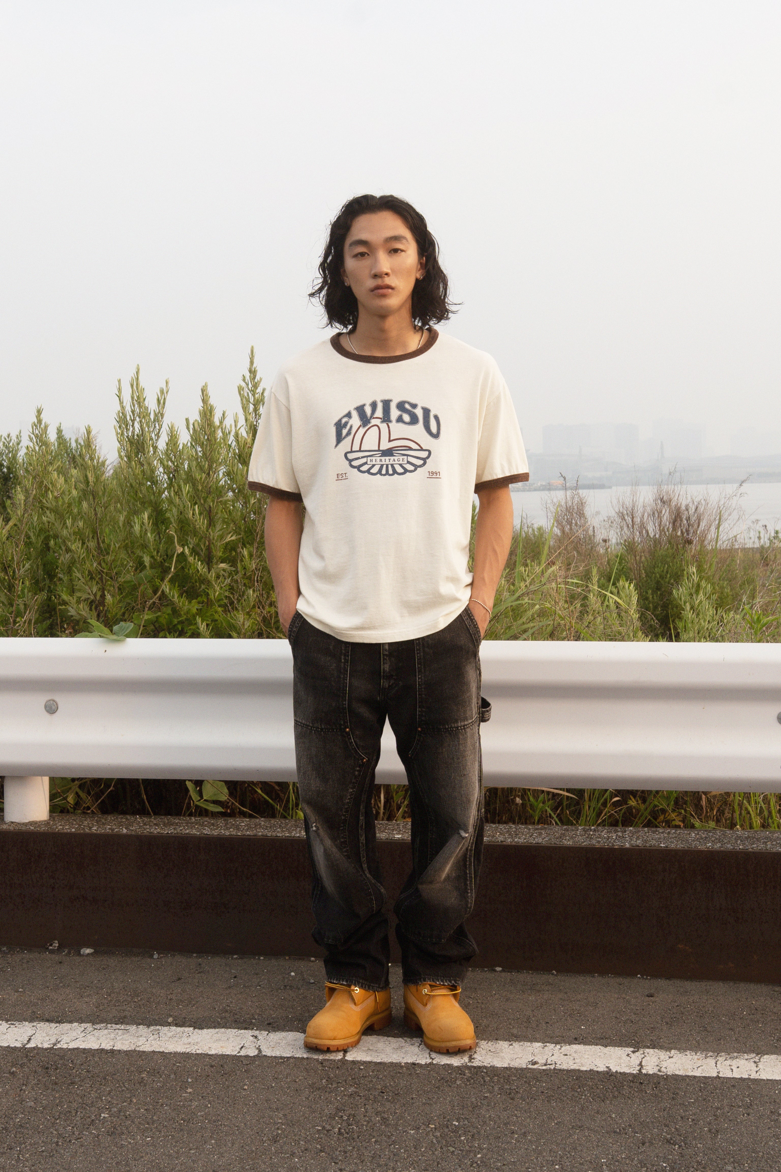 ウォッシュドカモメとロゴプリント レギュラーフィット リンガーTシャツ