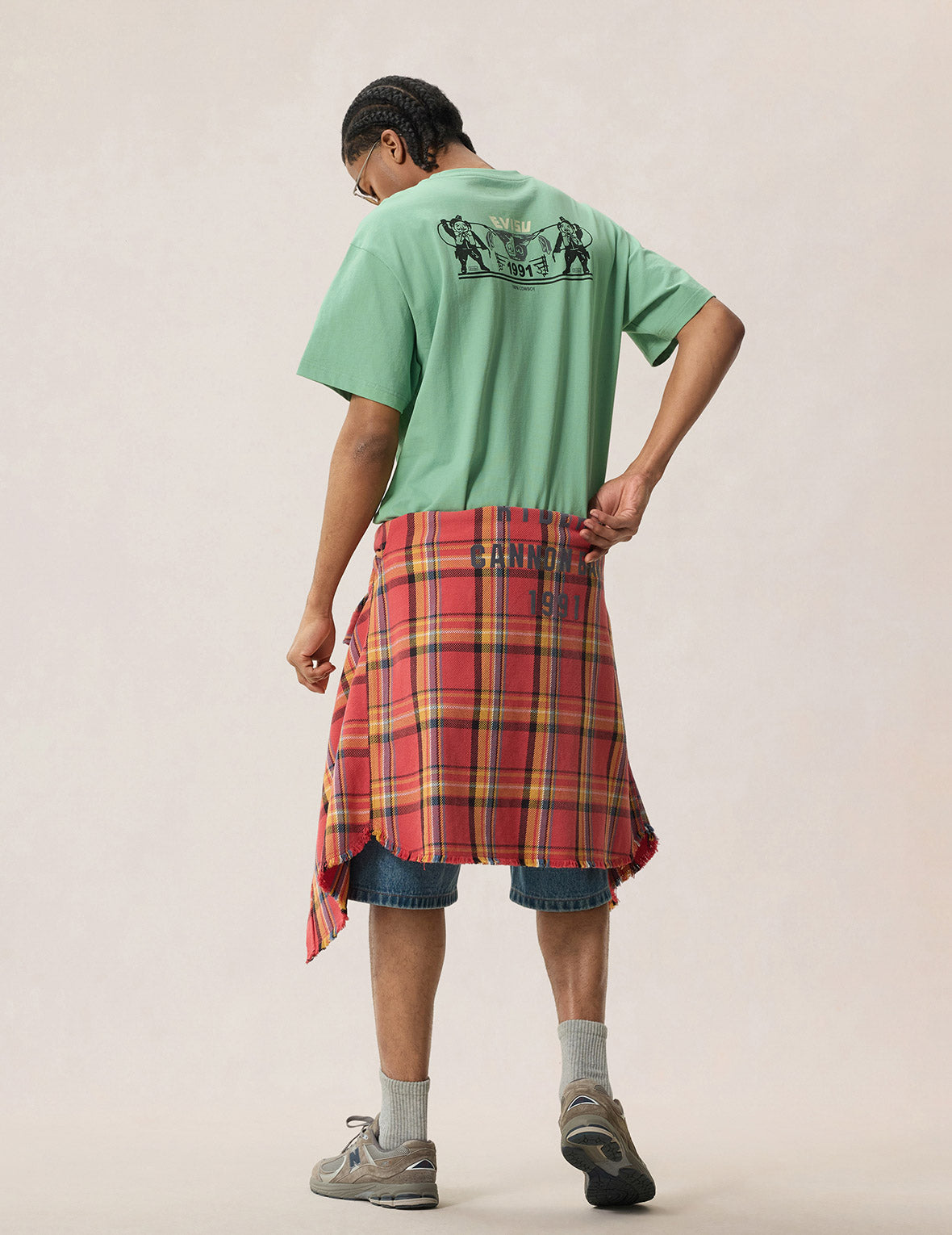 仏頭カウボーイデュエルグラフィックTシャツ