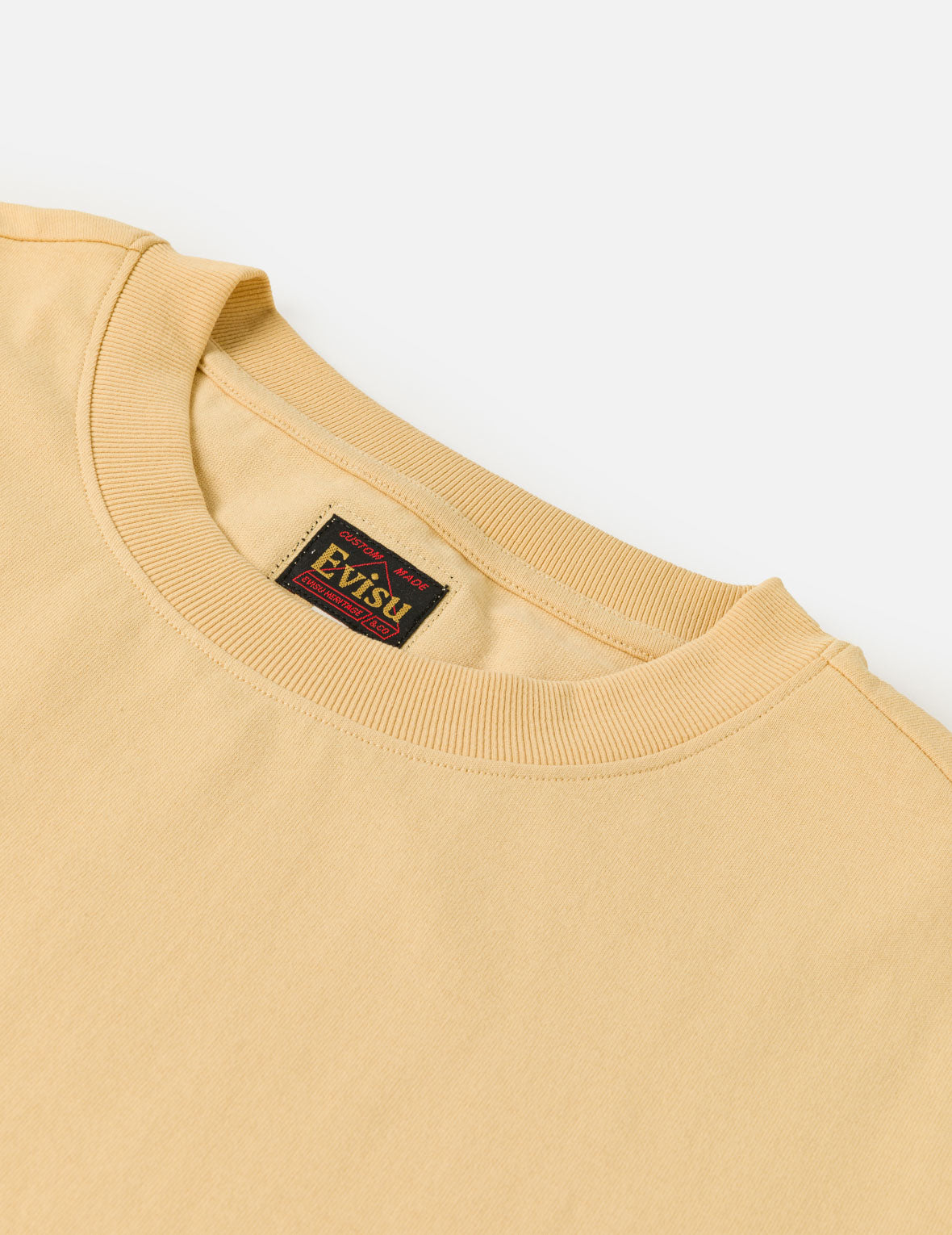 デセントラライズドロゴとエンボスドシーTシャツ