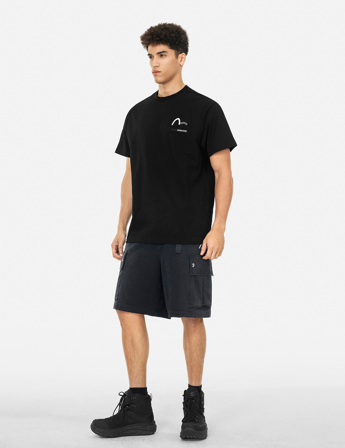 メタリックロゴ＆スローガンプリント レギュラーフィット Tシャツ