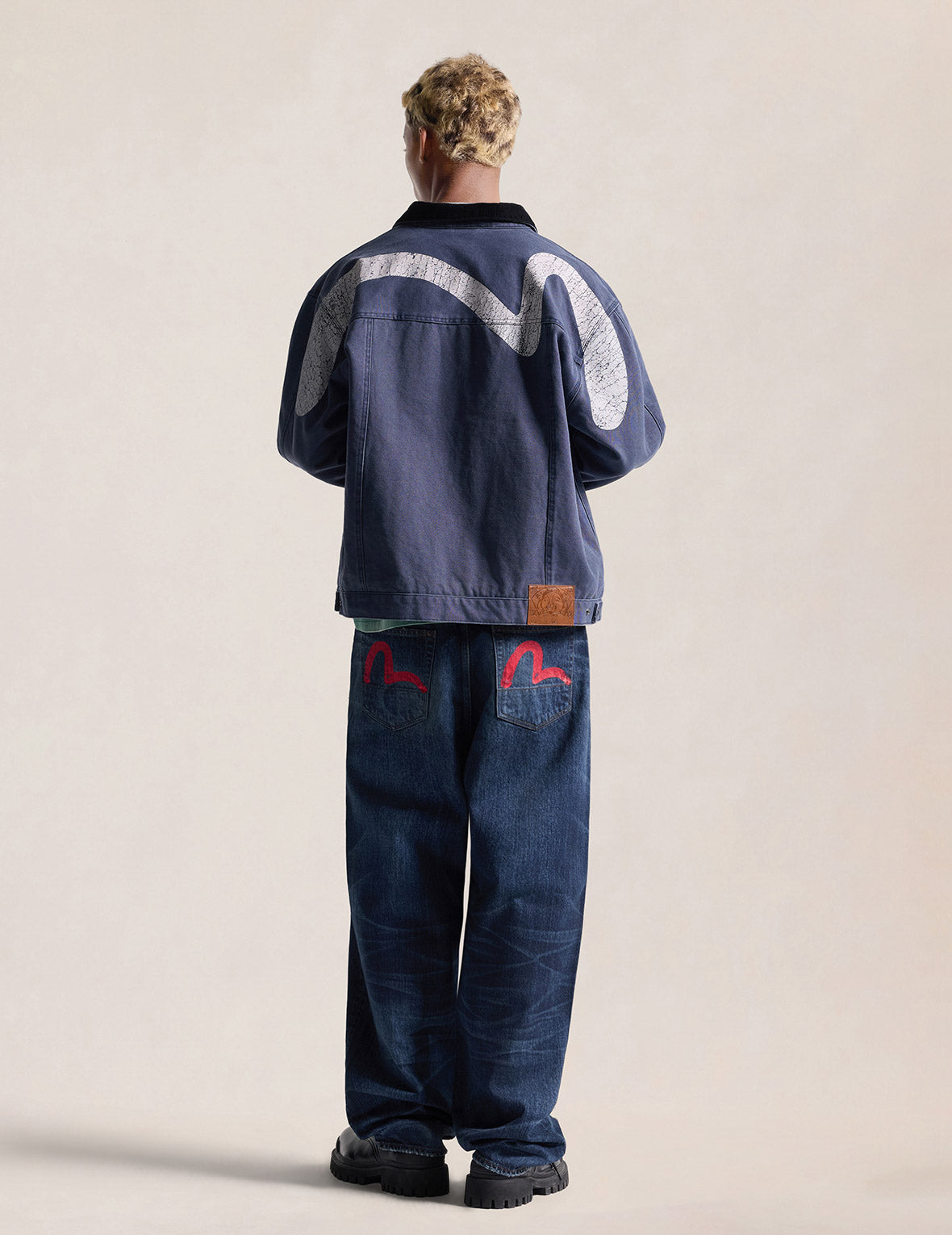 ミッドウォッシュドカモメプリントルーズフィットジーンズ #2038 – EVISU