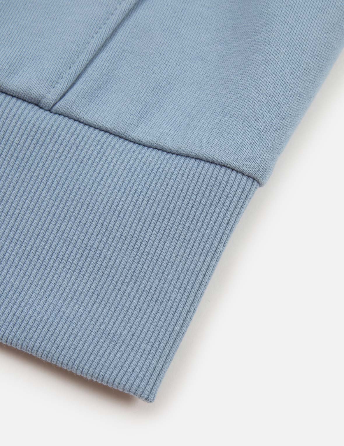 だるまとゴッドヘッド刺繍のバッジ入りのリラックスフィット だるまとゴッドヘッド刺繍のバッジ入りのリラックスフィット