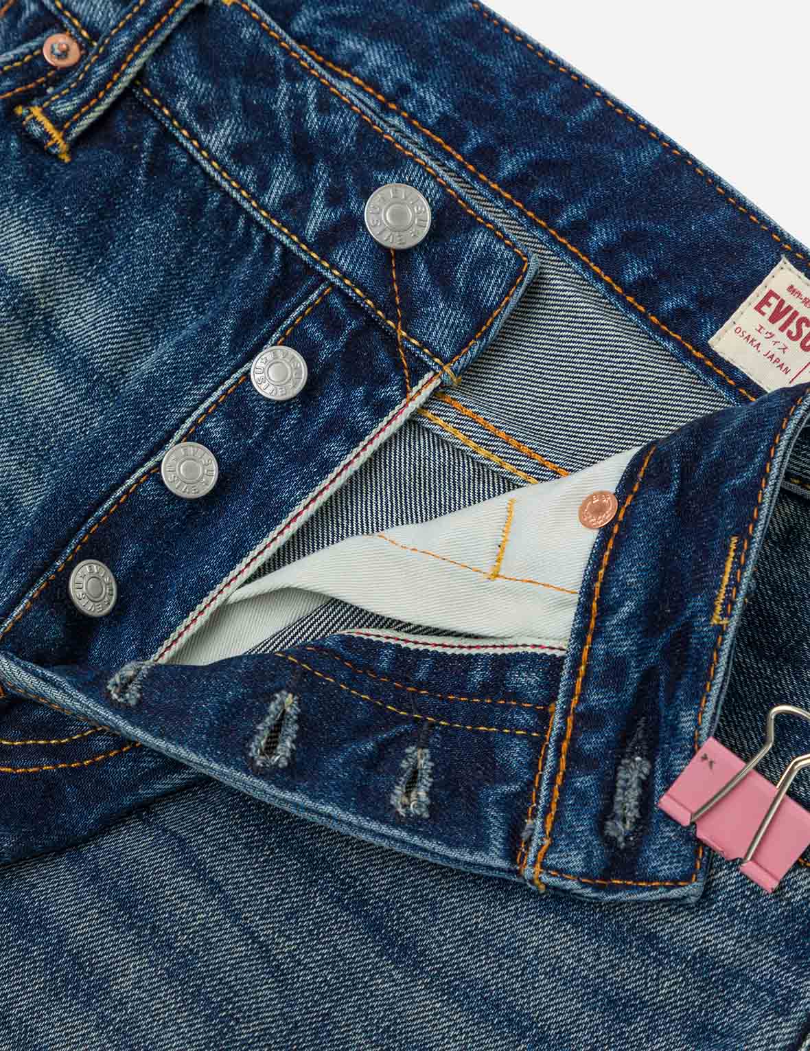 カモメ刺繍と「EVISU SINCE 1991」プリントパッチ キャロットフィット ジーンズ #2017