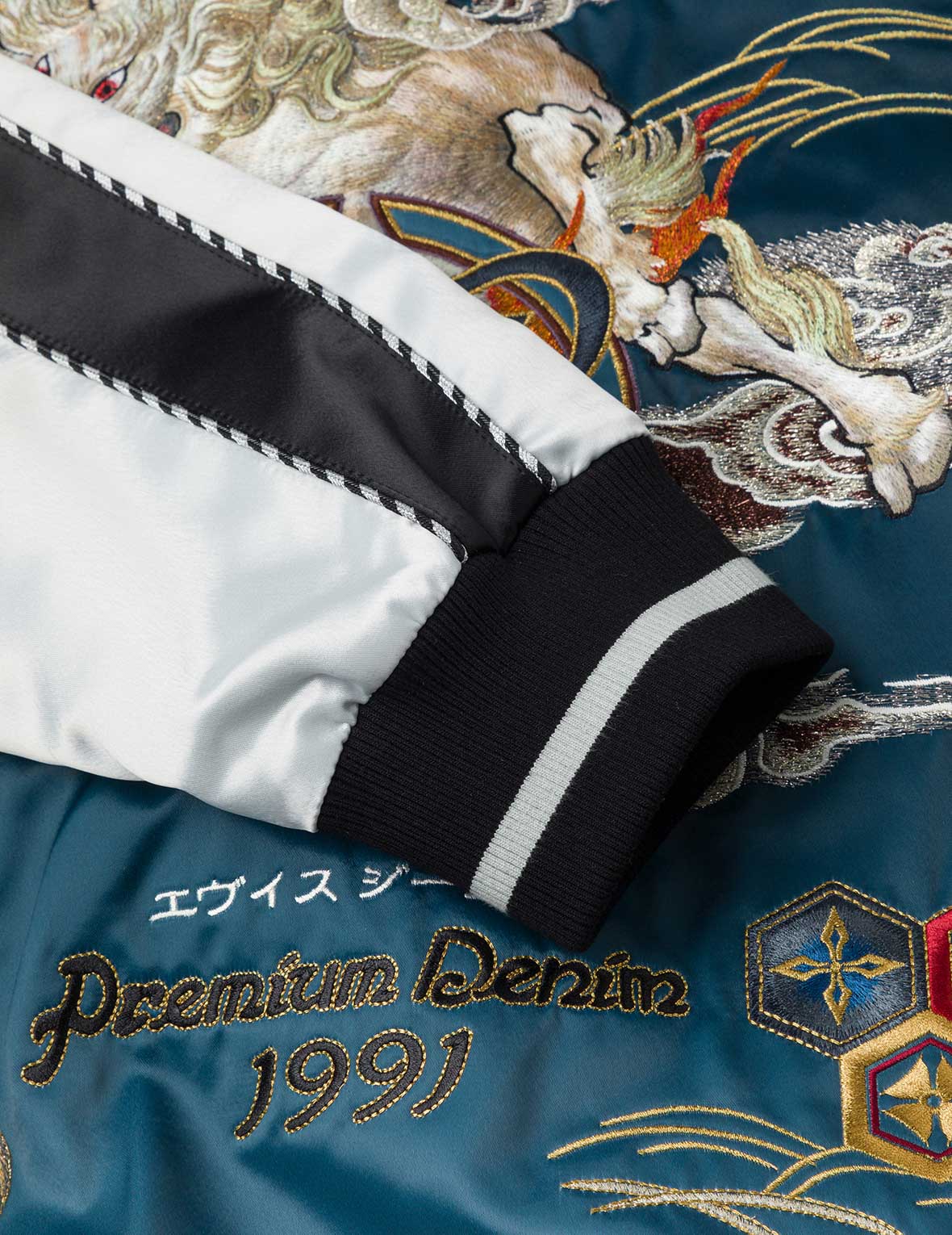 白沢刺繍レギュラーフィットスカジャン