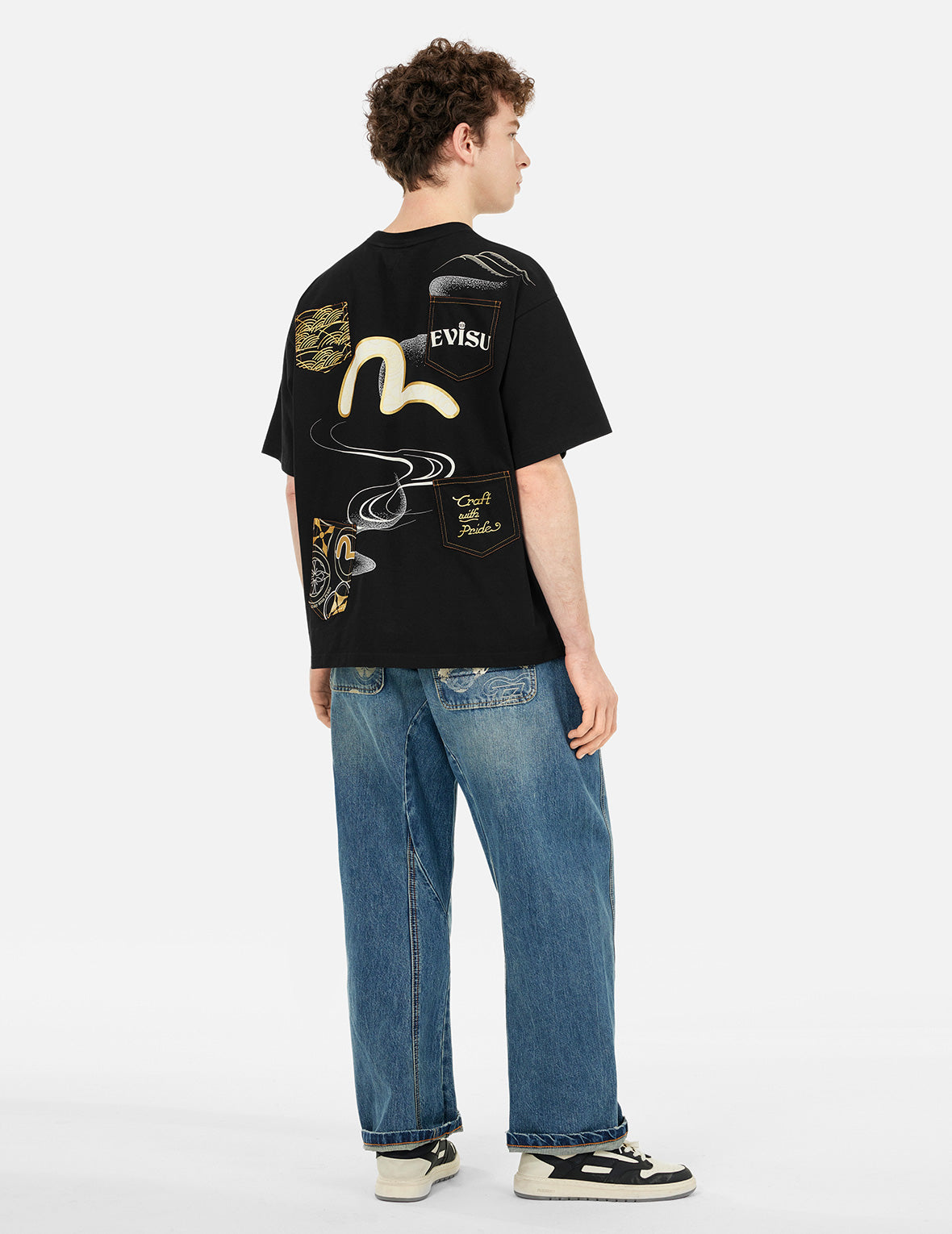 マルチポケットとマルチプリント ルーズフィットTシャツ