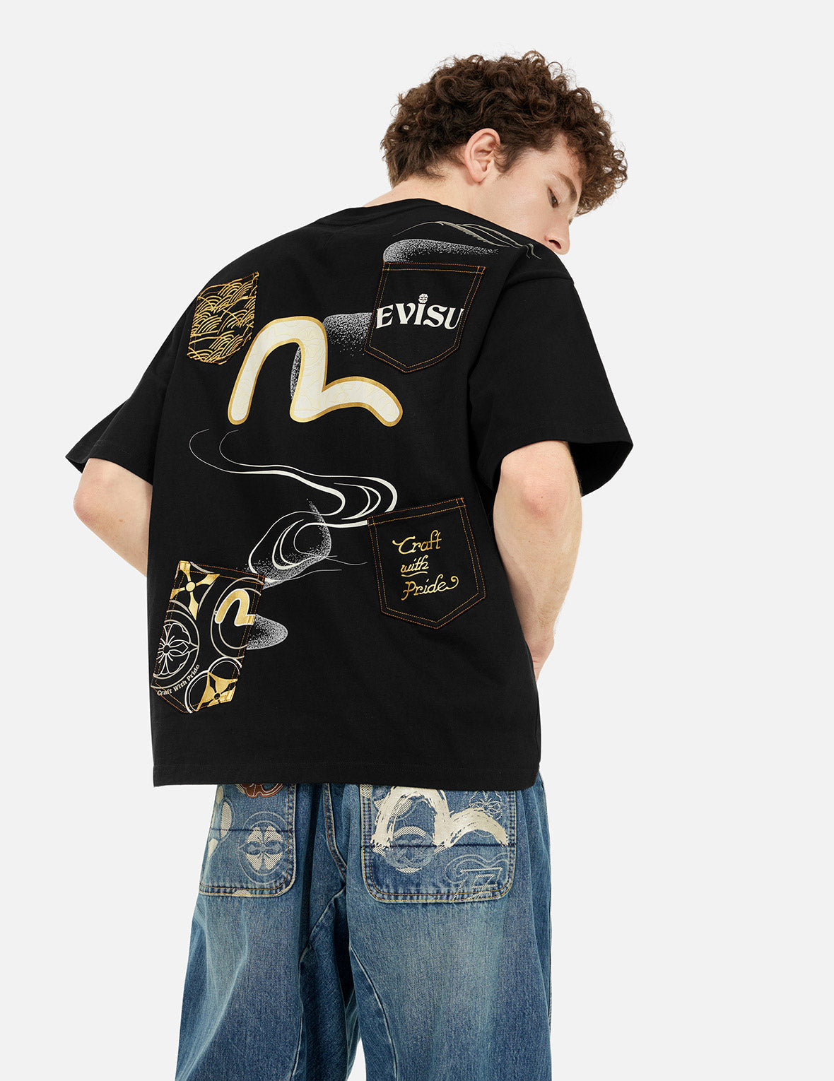 マルチポケットとマルチプリント ルーズフィットTシャツ