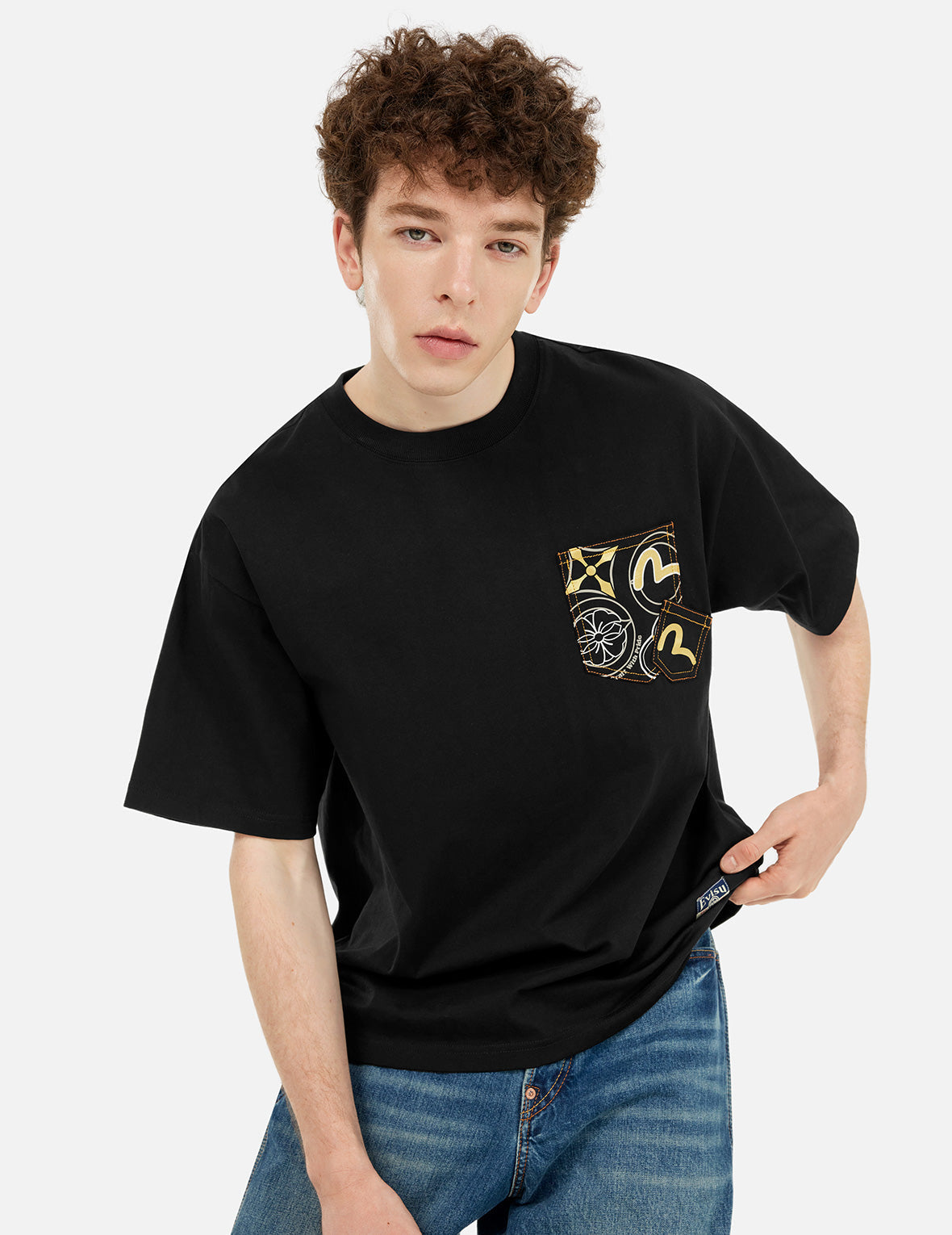 マルチポケットとマルチプリント ルーズフィットTシャツ