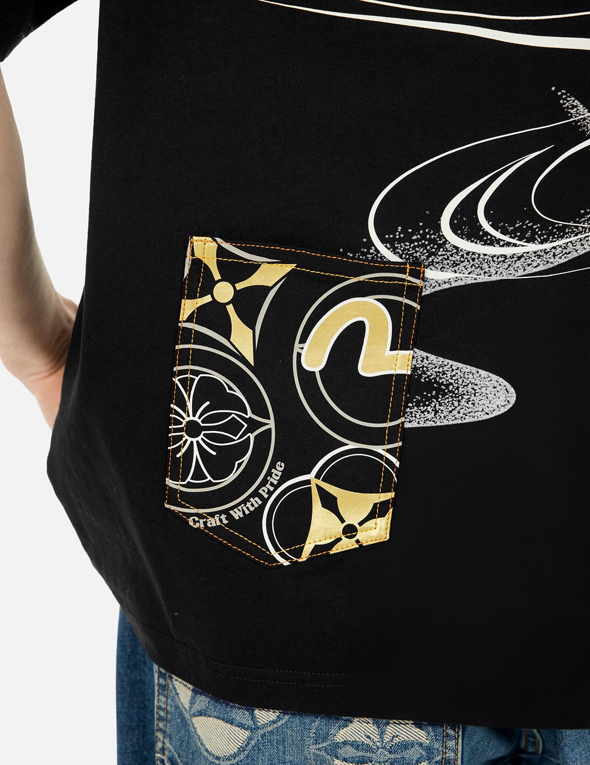 マルチポケットとマルチプリント ルーズフィットTシャツ