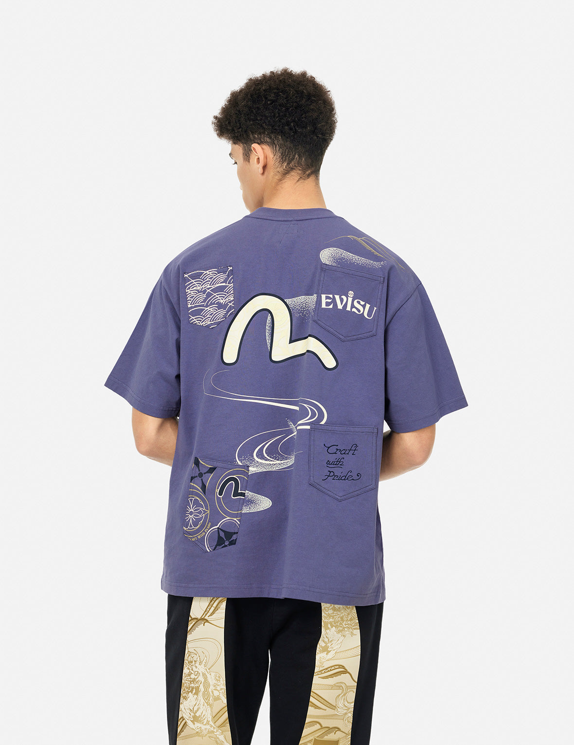 マルチポケットとマルチプリント ルーズフィットTシャツ