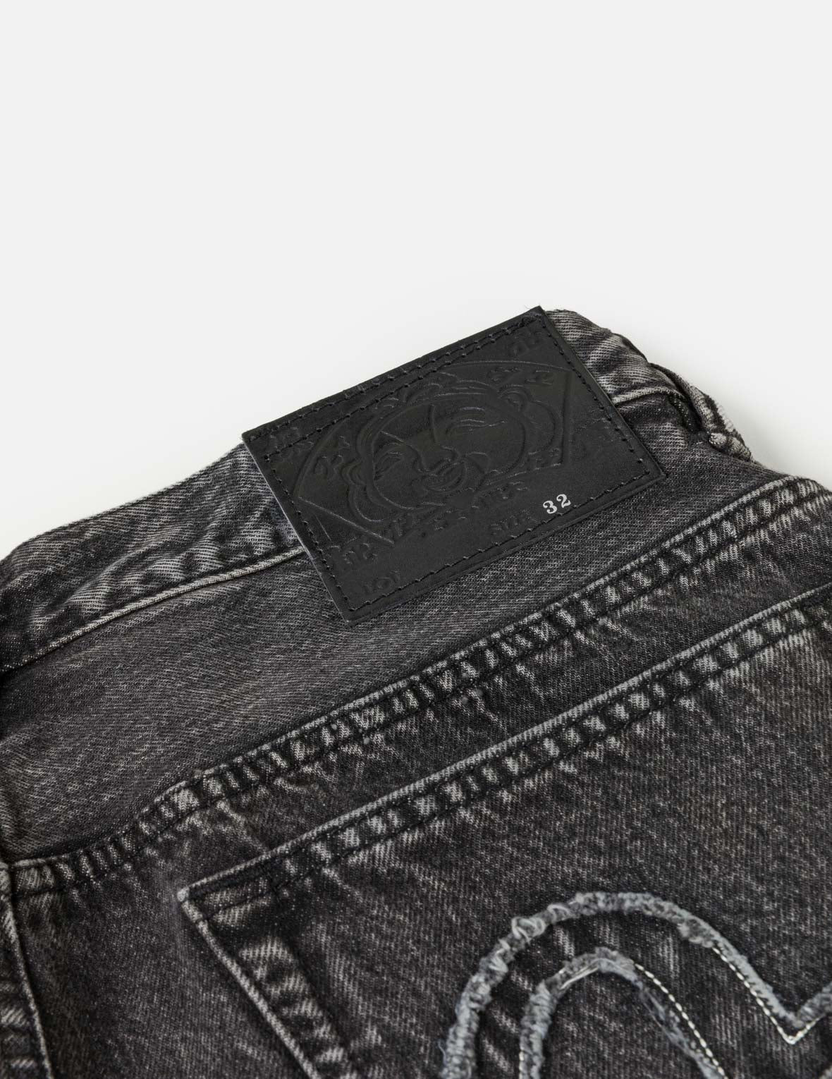 スカルマルチポケット デニムジーンズ – EVISU