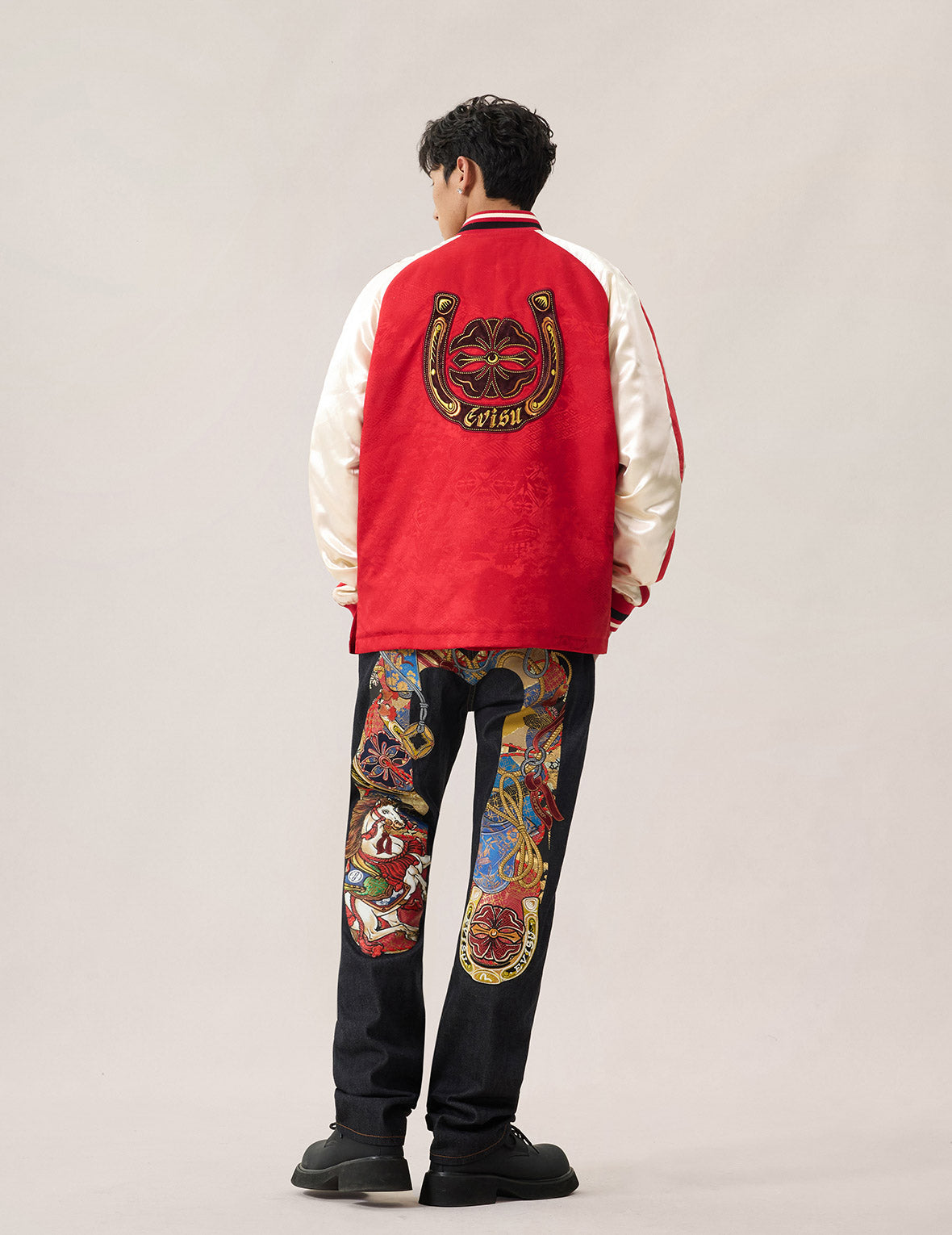オールオーバージャカード パッド入りチャイナジャケット - レッド – EVISU