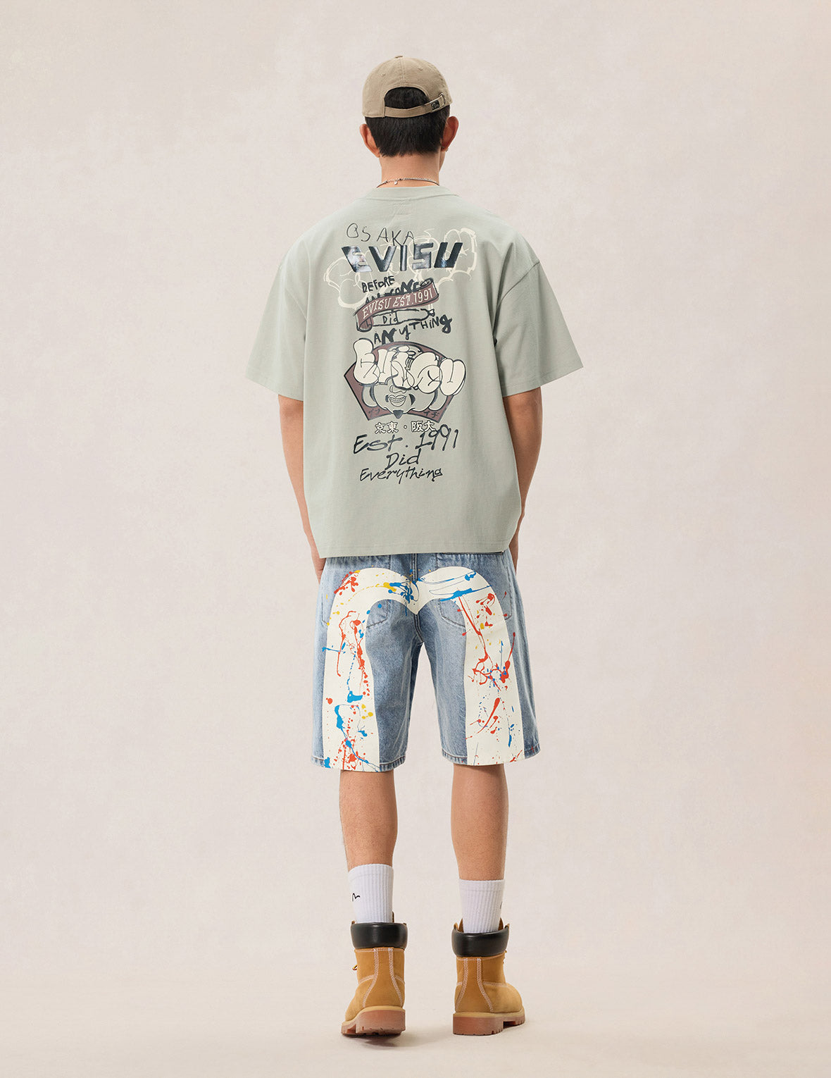 グラフィティロゴと仏頭プリントTシャツ