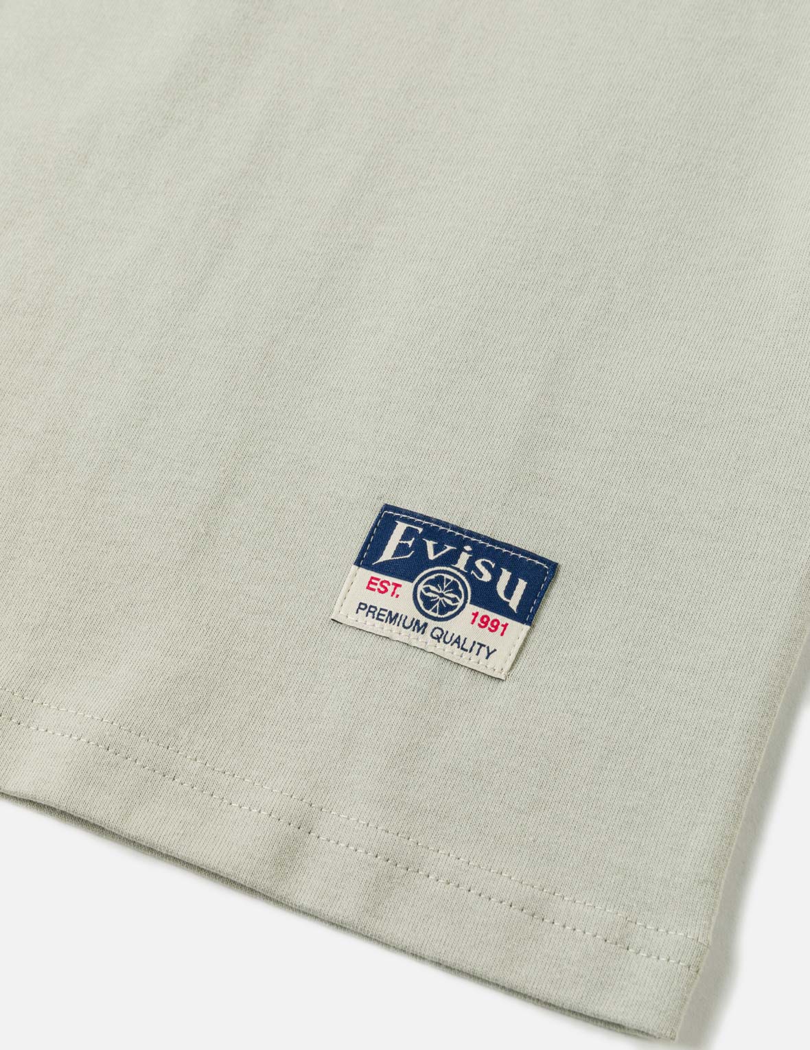 グラフィティロゴと仏頭プリントTシャツ
