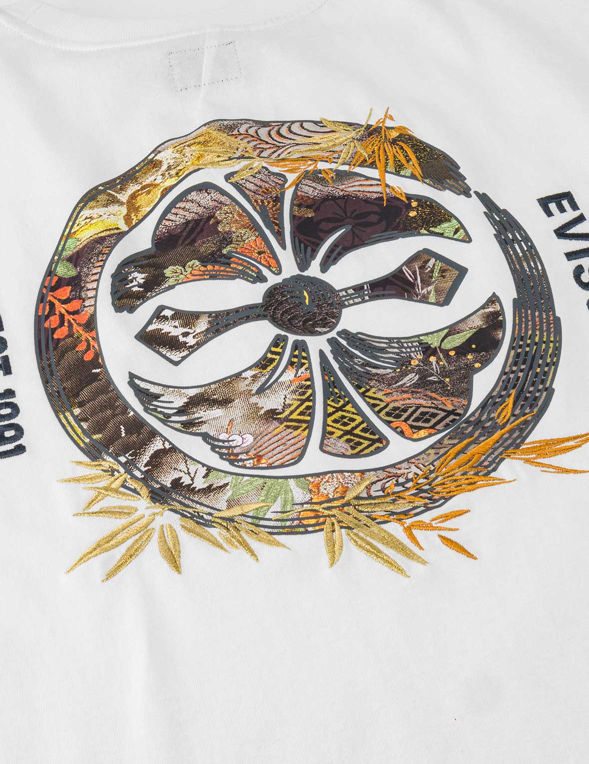 Bamboo Embroidery Scenic Kamon T-shirt