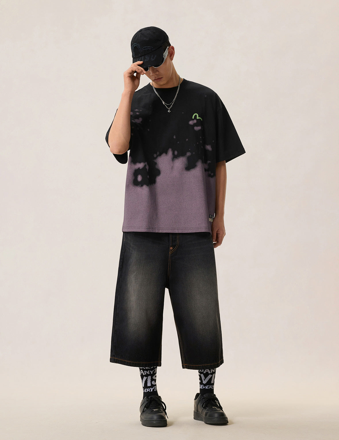 ベビーエンジェルとグラフィティプリントディップダイTシャツ