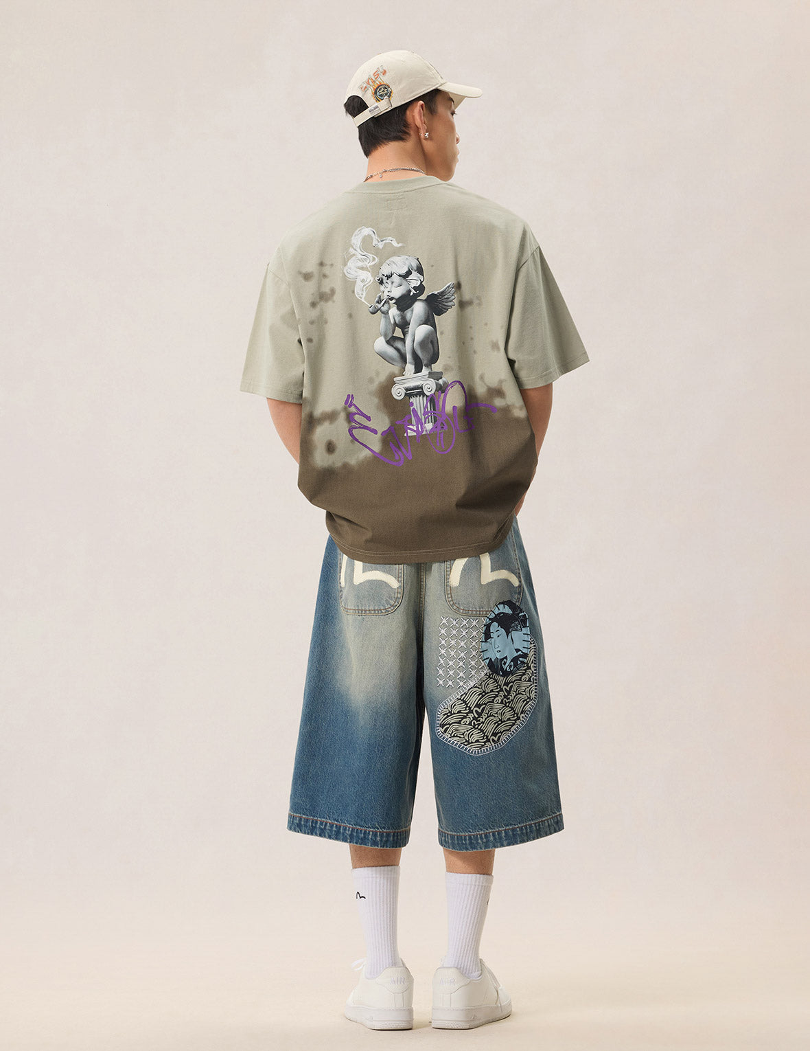 ベビーエンジェルとグラフィティプリントディップダイTシャツ