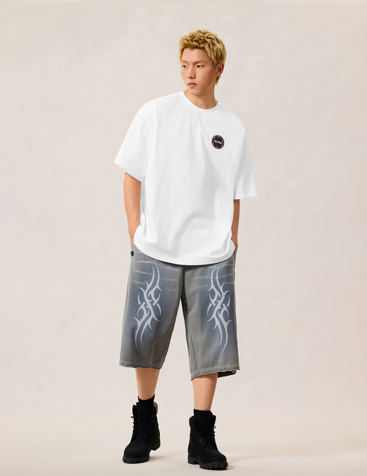 ポーカーラッキーダイスとフロックドカモメ Tシャツ - ホワイト – EVISU