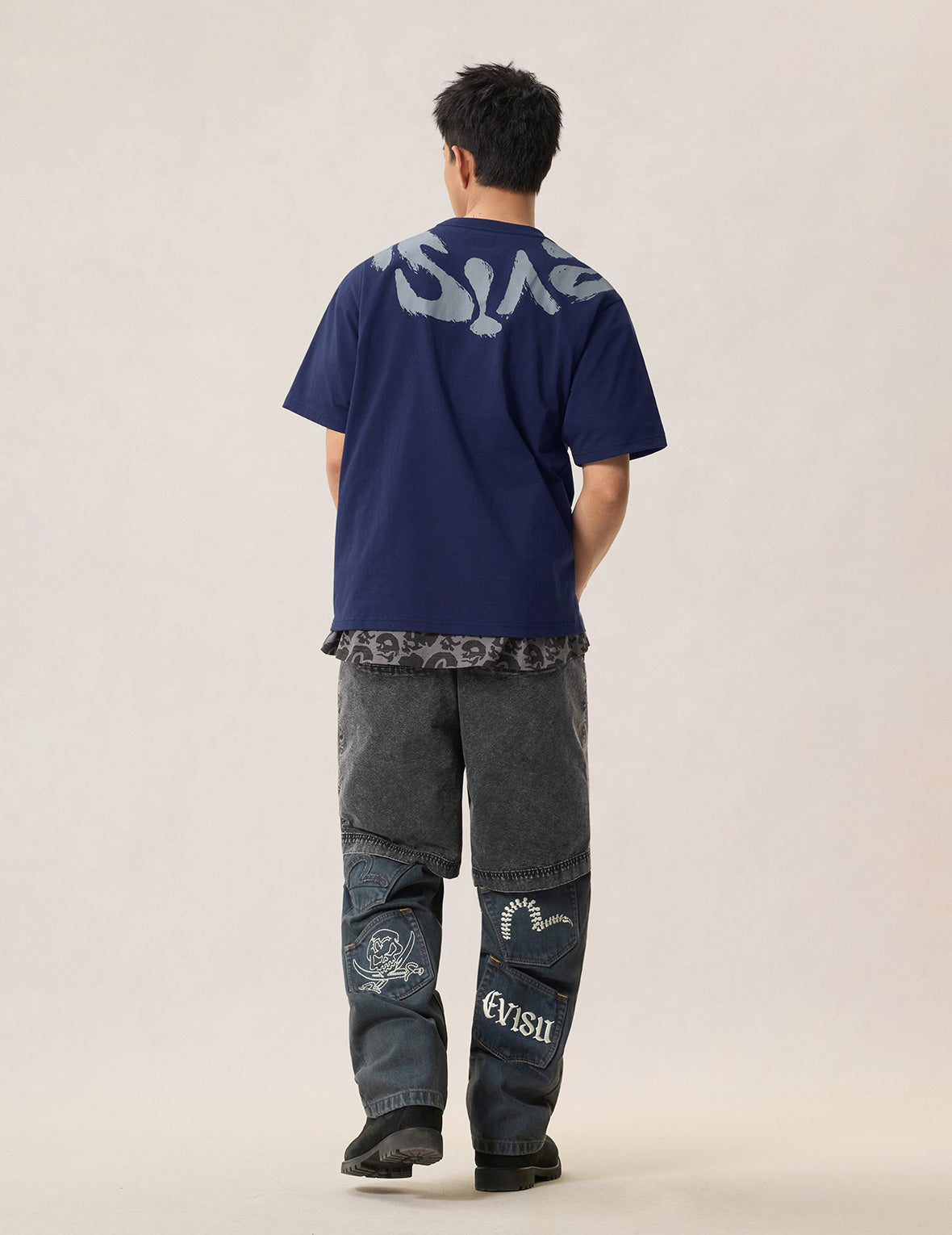EVISUブラシストローククロスショルダーロゴ Tシャツ