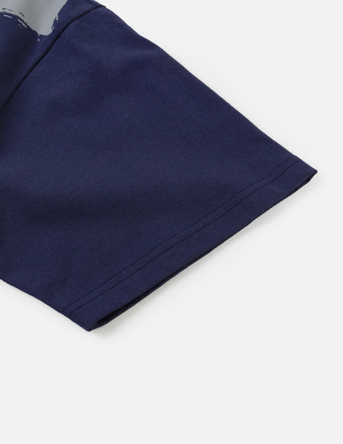 EVISUブラシストローククロスショルダーロゴ Tシャツ