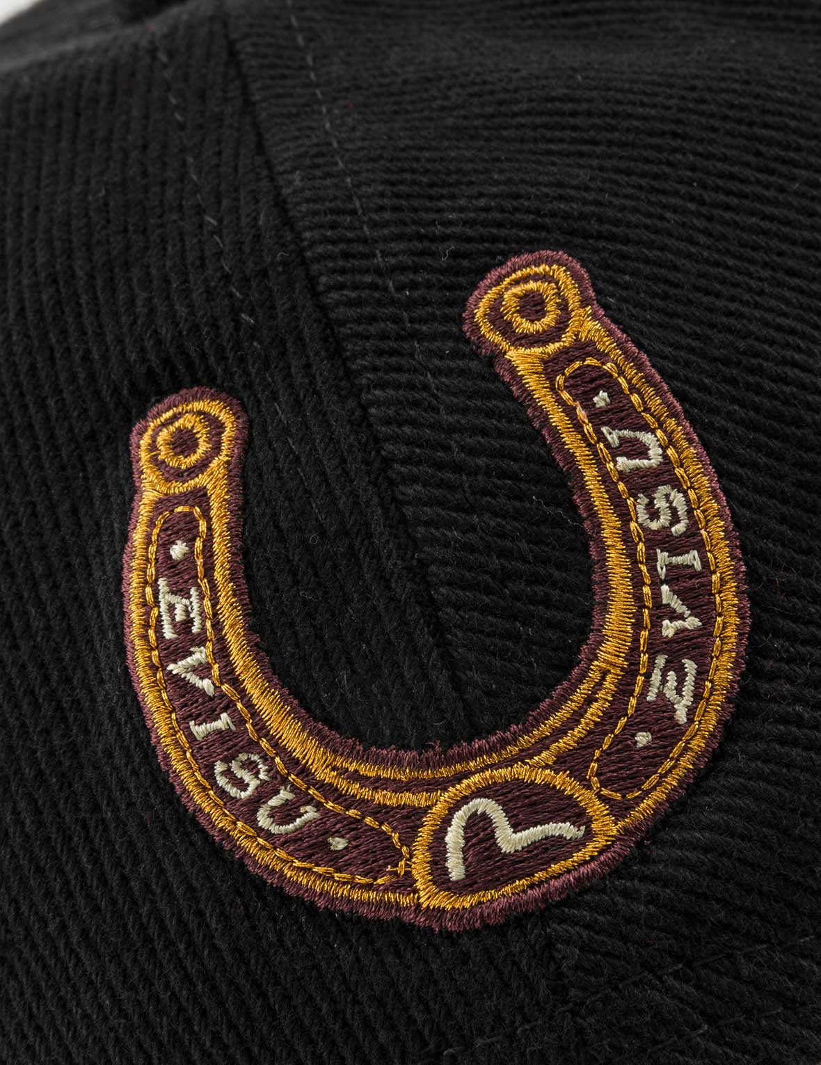 EVISUロゴ刺繍 キャップ - ブラック