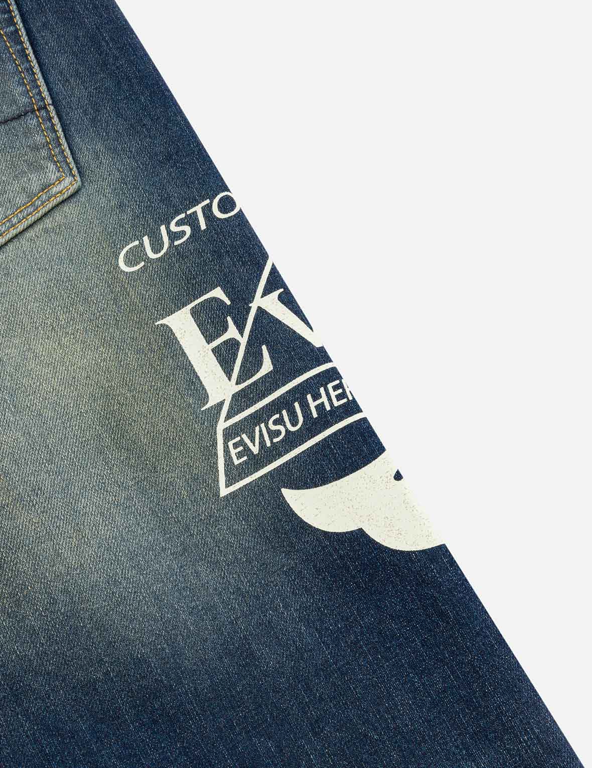 ロゴプリントとカモメ刺繍キャロットフィットジーンズ #2017 – EVISU