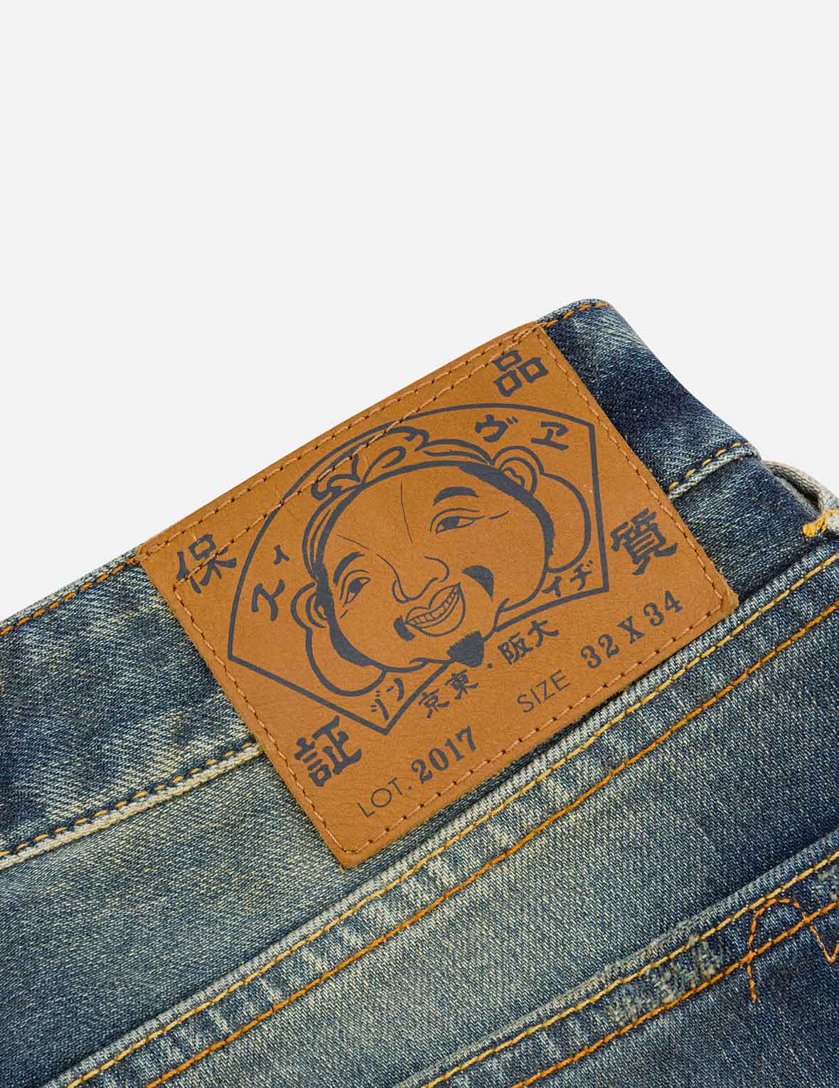 ロゴプリントとカモメ刺繍キャロットフィットジーンズ #2017 – EVISU